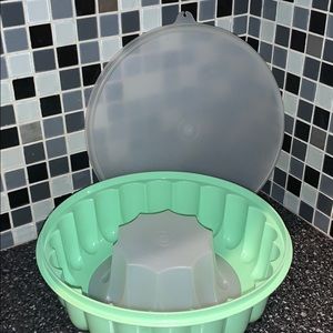 Vintage Tupperware Jell-O mold